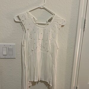 Eyeshadow Cream Sleeveless Embroidered Blouse